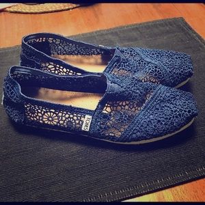 Women’s deep blue aqua toms